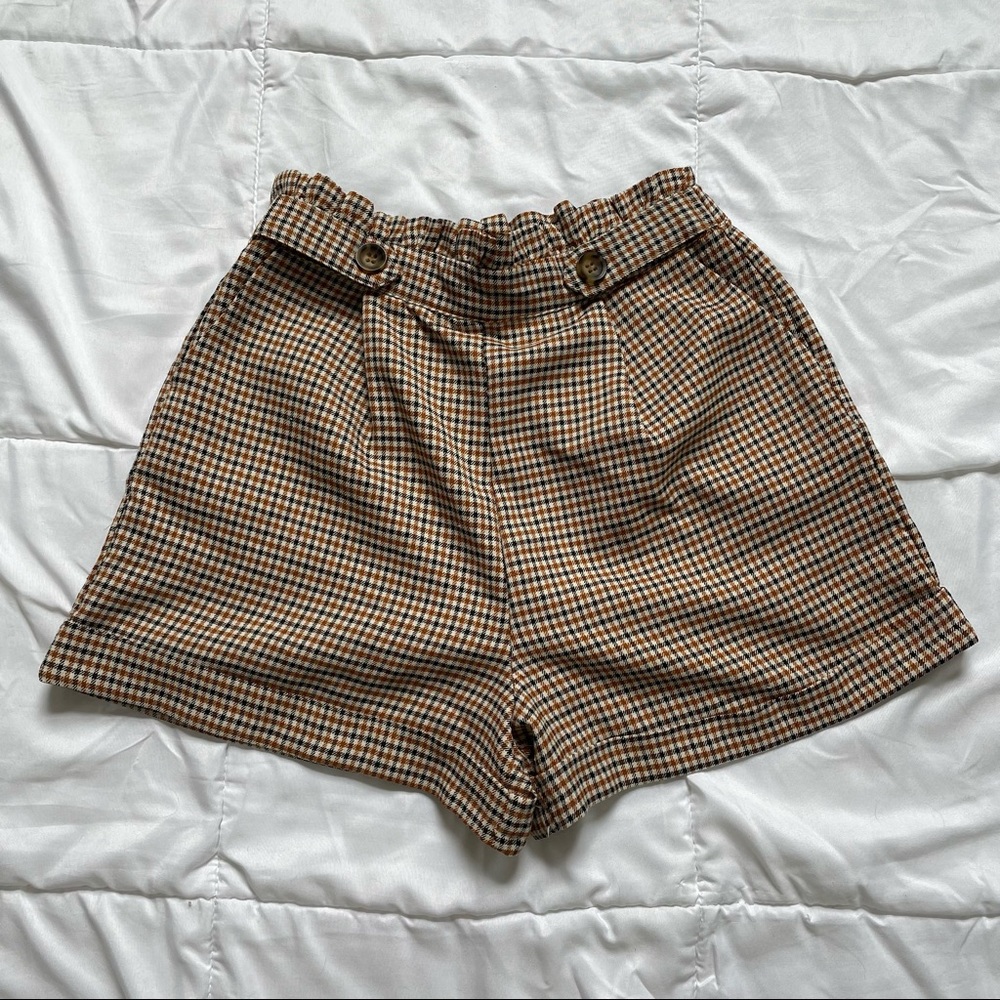 Multicolored houndstooth pleated high rise shorts